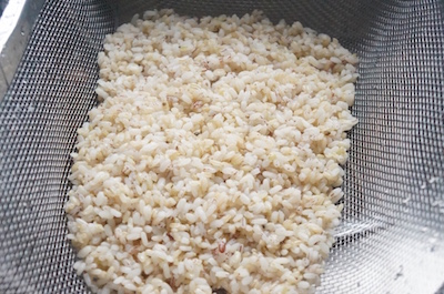 Cooking brown rice ofada